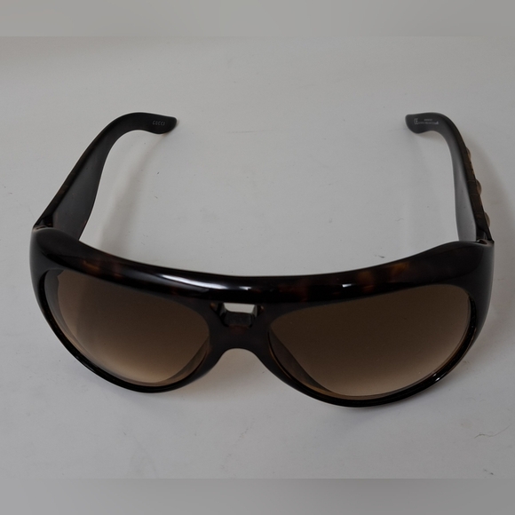 Gucci Tortoiseshell Sunglasses with Gold Accents - Picture 14 of 16